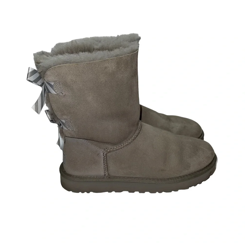 UGG Bailey Bow Diagonal Stripe Woman Boots Size 8